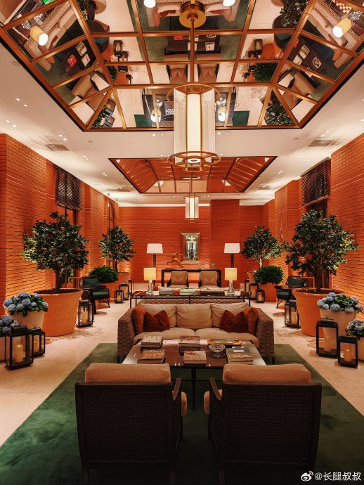 惊人色骚妇公共场合大胆视频曝光 示例图 - 说明文字