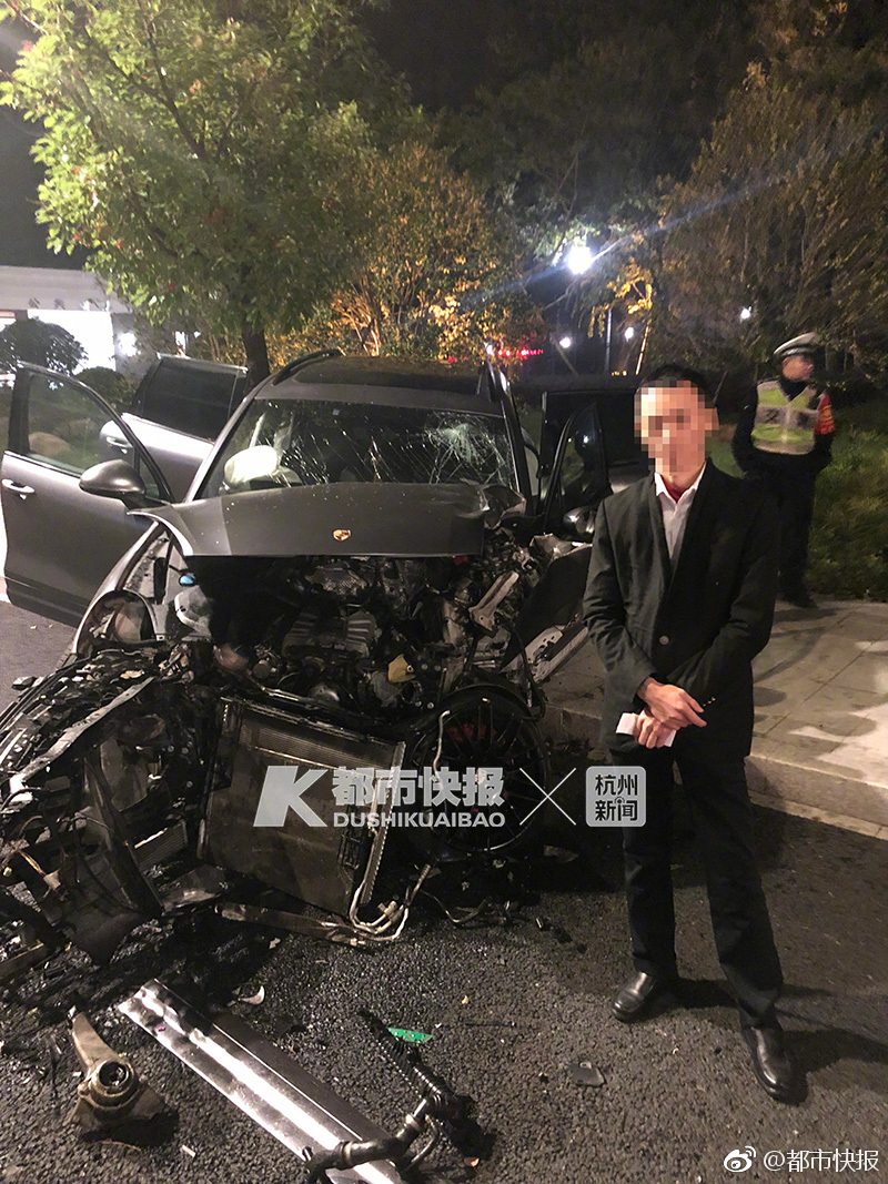 惊人色骚妇公共场合大胆视频曝光 示例图 - 说明文字