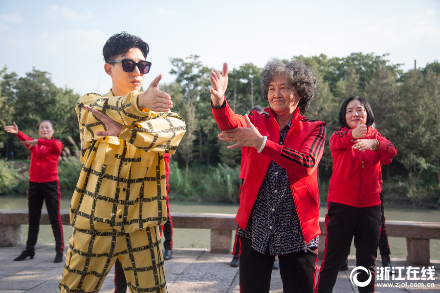 区av电影国产伦精品一二三区日韩av 示例图 - 说明文字