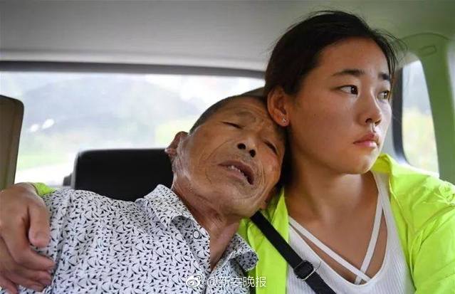 在城市乡村间 gary农民工的奋斗故事 示例图 - 说明文字