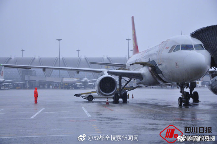 尝心蜜迈开腿尝尝你的草莓 示例图 - 说明文字