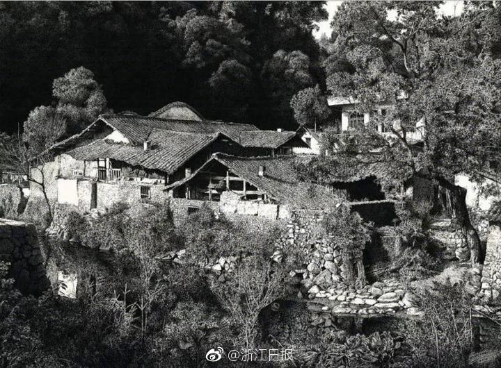 尝心蜜迈开腿尝尝你的草莓 示例图 - 说明文字