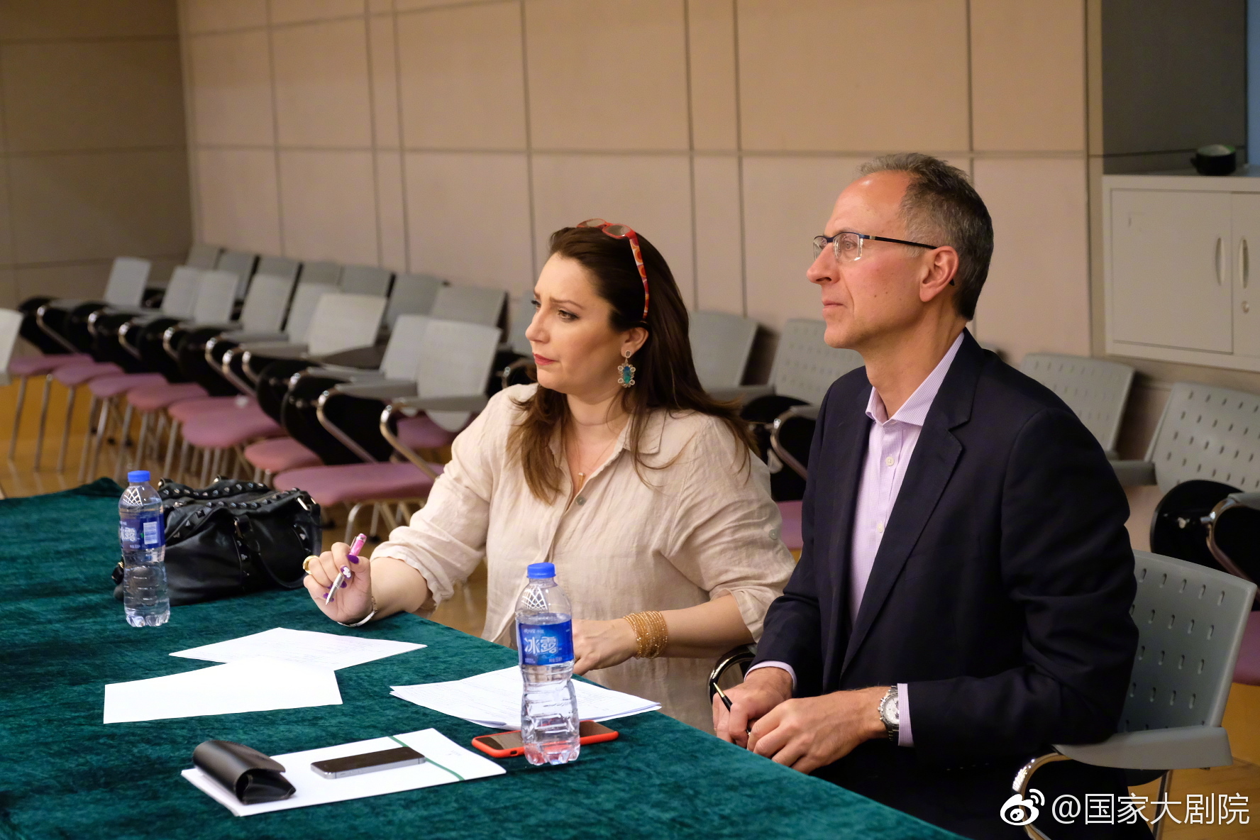 惊人色骚妇公共场合大胆视频曝光 示例图 - 说明文字