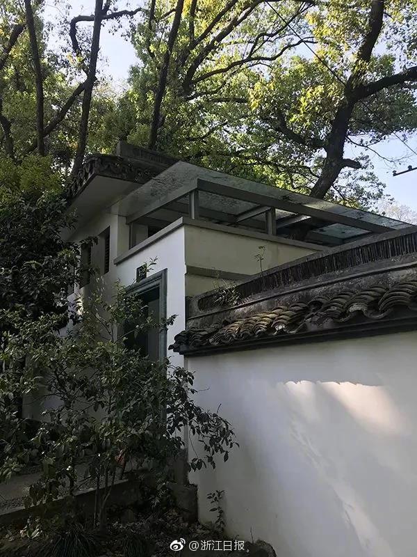 惊人色骚妇公共场合大胆视频曝光 示例图 - 说明文字