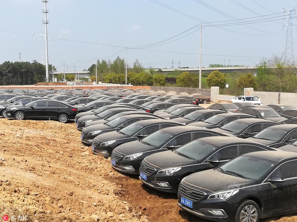 尝心蜜迈开腿尝尝你的草莓 示例图 - 说明文字