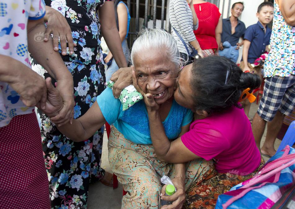 s货大声点c，懒烂你的b，电影高清在线观看 示例图 - 说明文字