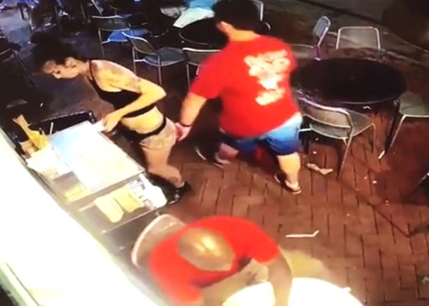 保罗芭芭拉1980年合作-斯顿手颠覆传统流行文化 示例图 - 说明文字