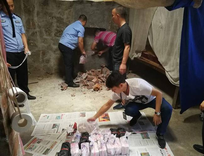 在我眉心中藏着一个独特的世界 示例图 - 说明文字