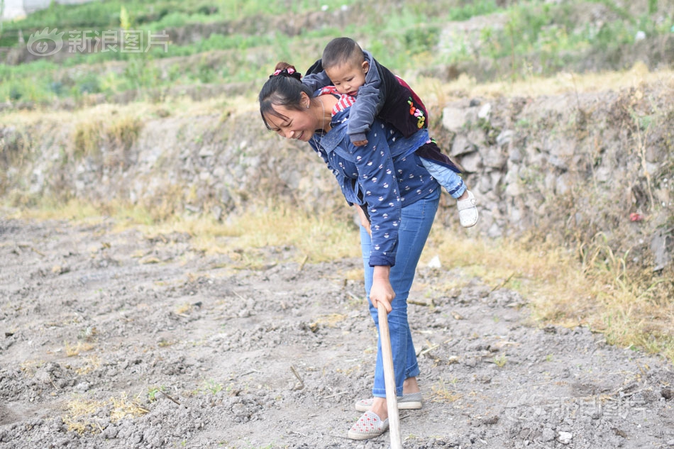 女警花闺房处女学习新技能准备晋升 示例图 - 说明文字