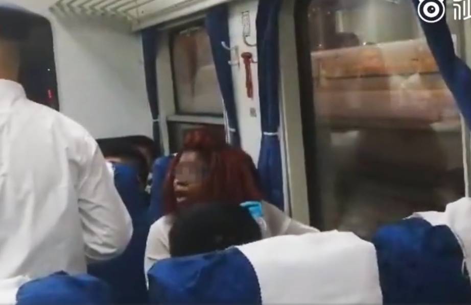 惊人色骚妇公共场合大胆视频曝光 示例图 - 说明文字