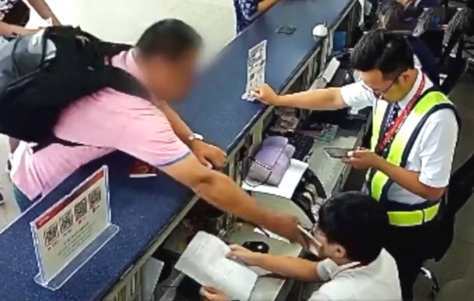 尝心蜜迈开腿尝尝你的草莓 示例图 - 说明文字