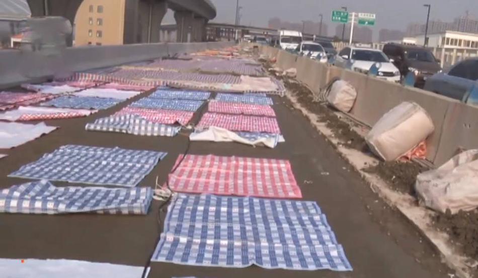 在城市乡村间 gary农民工的奋斗故事 示例图 - 说明文字