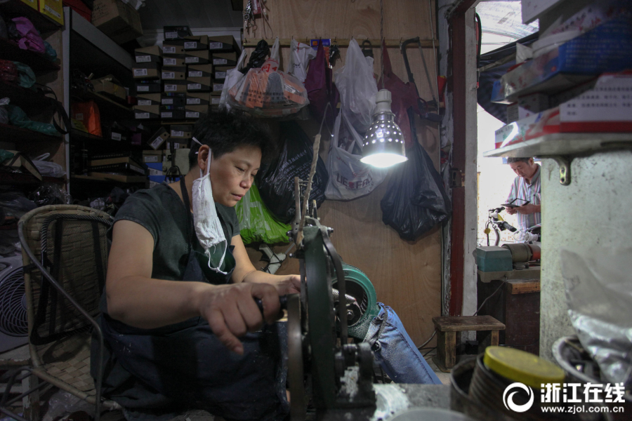 18岁流白浆原因-生理现象还是需要治疗-荟 示例图 - 说明文字