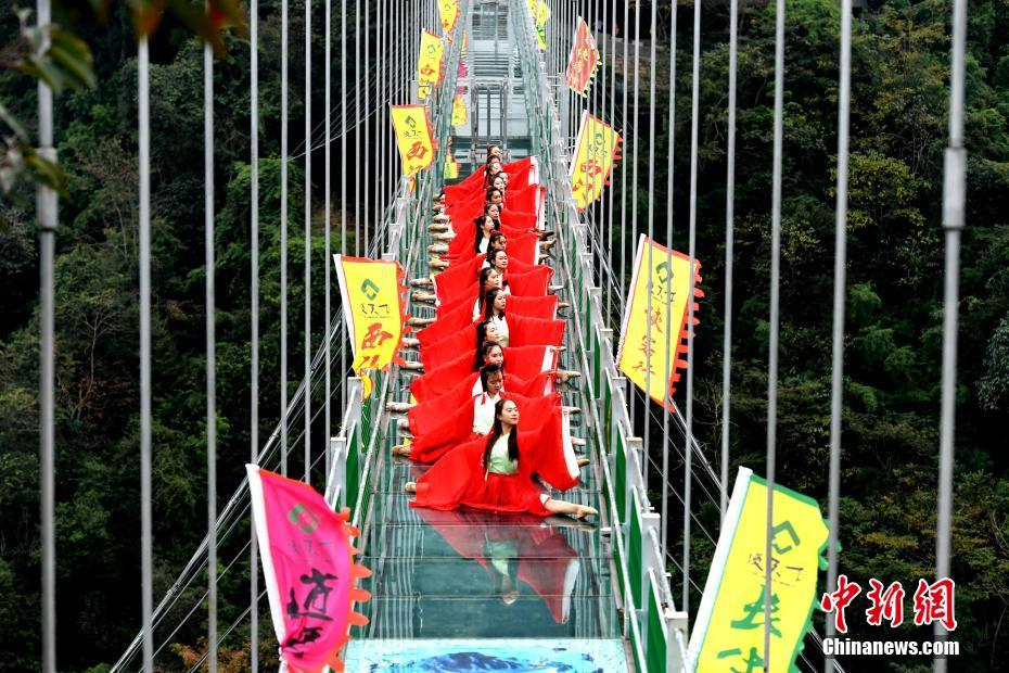 后座小孩带妈妈去姥姥家电子书(姀锡)小说在线全文阅读 示例图 - 说明文字