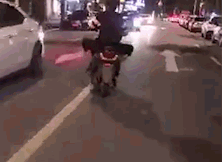 在城市乡村间 gary农民工的奋斗故事 示例图 - 说明文字