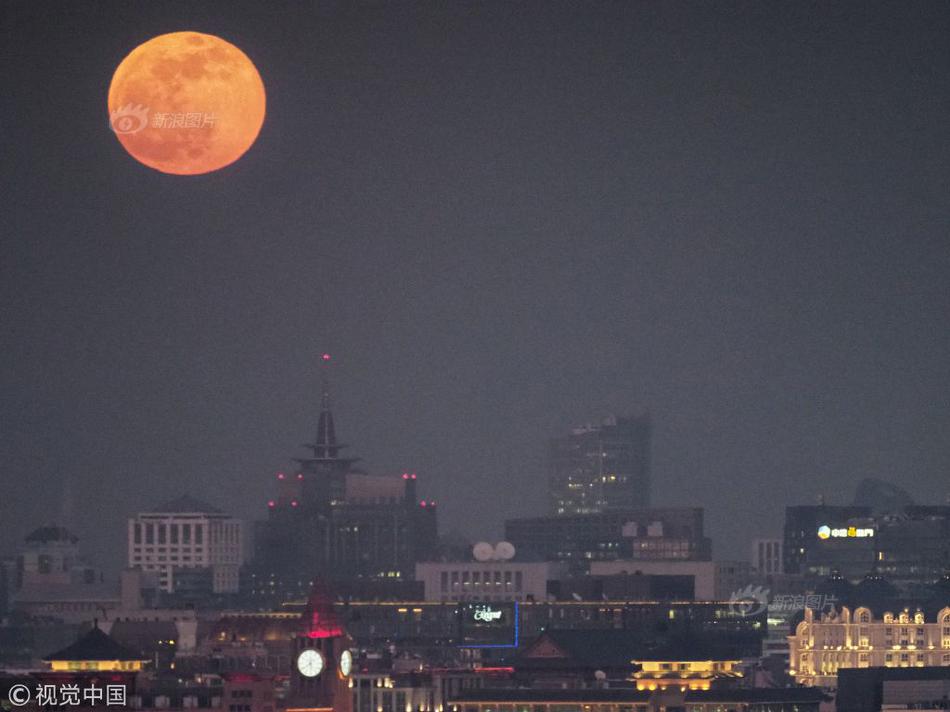 尝心蜜迈开腿尝尝你的草莓 示例图 - 说明文字