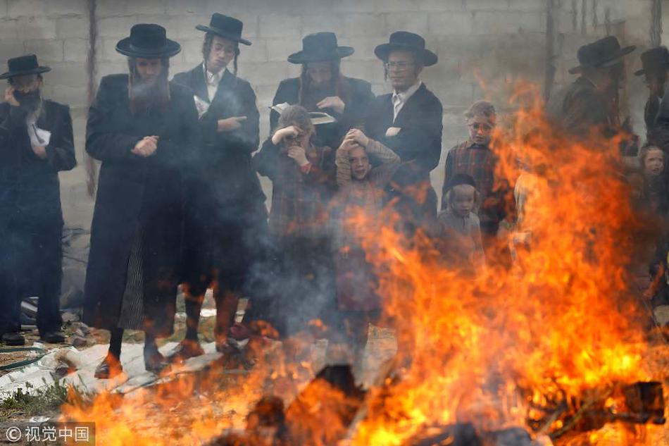 尽情在房间里玩耍游戏冷狐版下载-2021最新冷狐游戏下载链接 示例图 - 说明文字