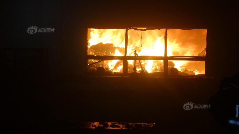 女警花闺房处女学习新技能准备晋升 示例图 - 说明文字