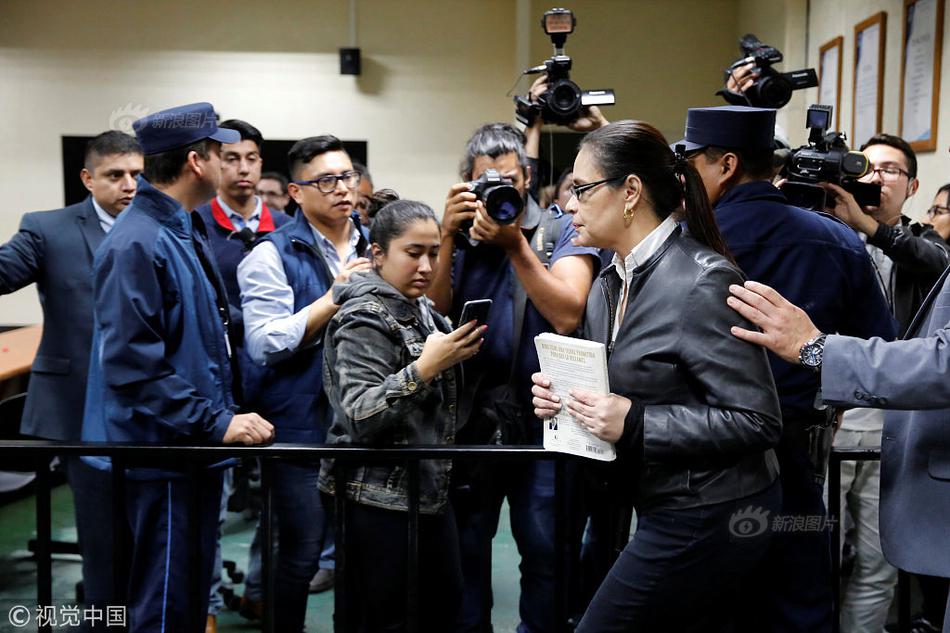 尝心蜜迈开腿尝尝你的草莓 示例图 - 说明文字