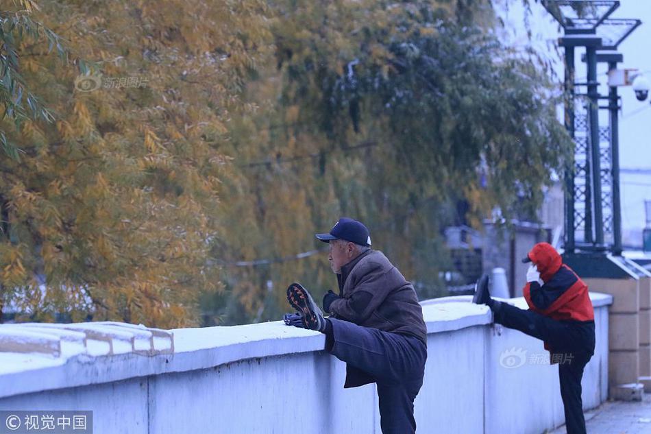 惊人色骚妇公共场合大胆视频曝光 示例图 - 说明文字