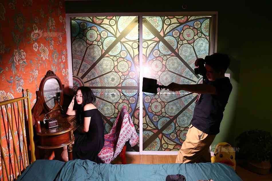 惊人色骚妇公共场合大胆视频曝光 示例图 - 说明文字