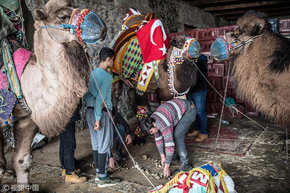 惊人色骚妇公共场合大胆视频曝光 示例图 - 说明文字