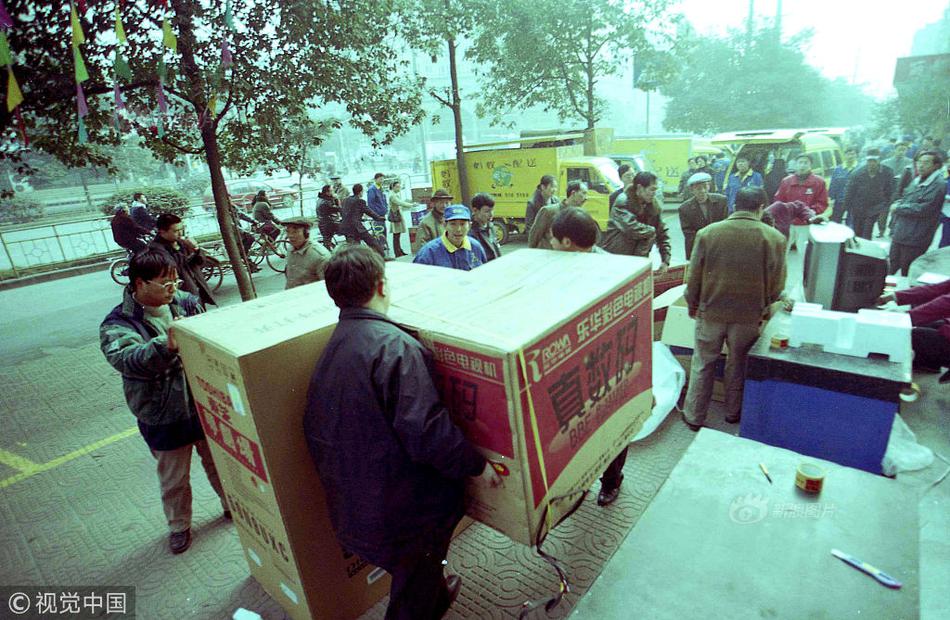 在城市乡村间 gary农民工的奋斗故事 示例图 - 说明文字