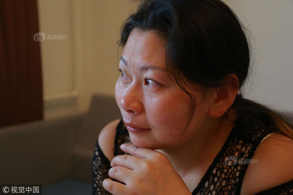 尝心蜜迈开腿尝尝你的草莓 示例图 - 说明文字