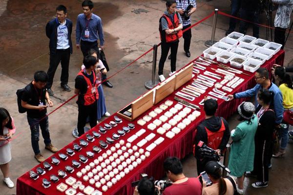 喜欢bl动画的你，来看这些车车动画推荐吧！bl的车车动画 示例图 - 说明文字