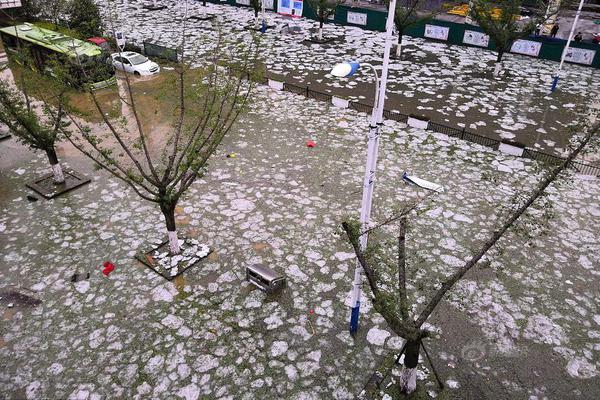 惊人色骚妇公共场合大胆视频曝光 示例图 - 说明文字