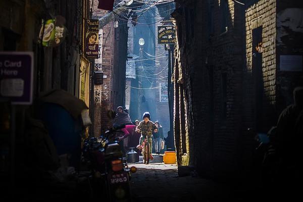 保罗芭芭拉1980年合作-斯顿手颠覆传统流行文化 示例图 - 说明文字