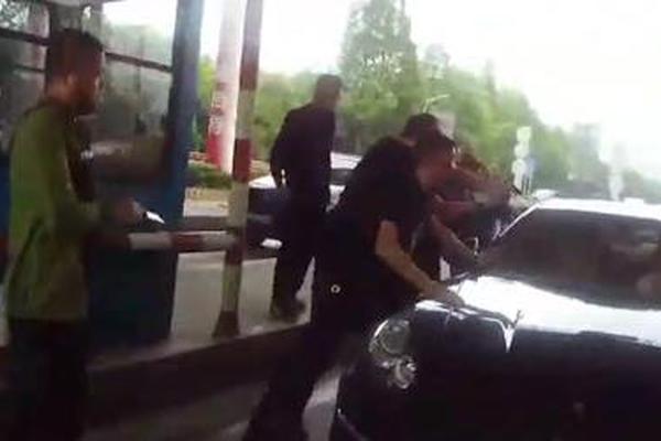 公司公厕小说免费阅读2025最新章节更新 示例图 - 说明文字