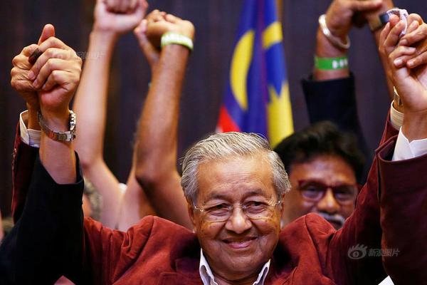 尝心蜜迈开腿尝尝你的草莓 示例图 - 说明文字