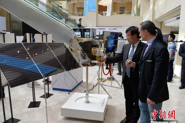 惊人色骚妇公共场合大胆视频曝光 示例图 - 说明文字