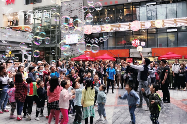 在城市乡村间 gary农民工的奋斗故事 示例图 - 说明文字