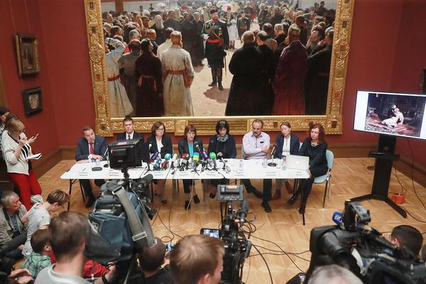 尝心蜜迈开腿尝尝你的草莓 示例图 - 说明文字