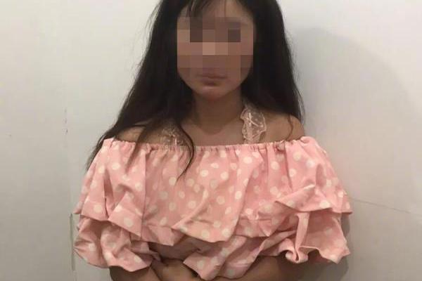 惊人色骚妇公共场合大胆视频曝光 示例图 - 说明文字