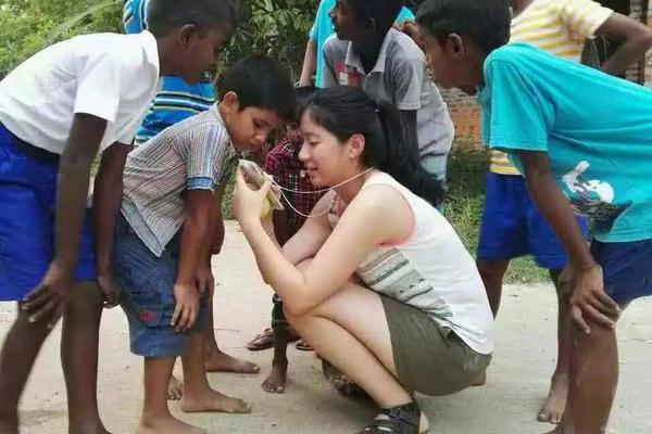 尝心蜜迈开腿尝尝你的草莓 示例图 - 说明文字