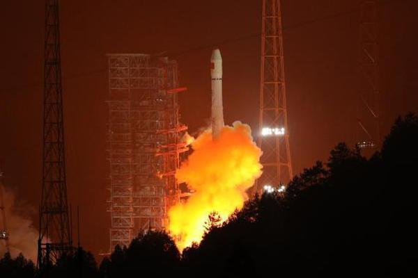 尝心蜜迈开腿尝尝你的草莓 示例图 - 说明文字