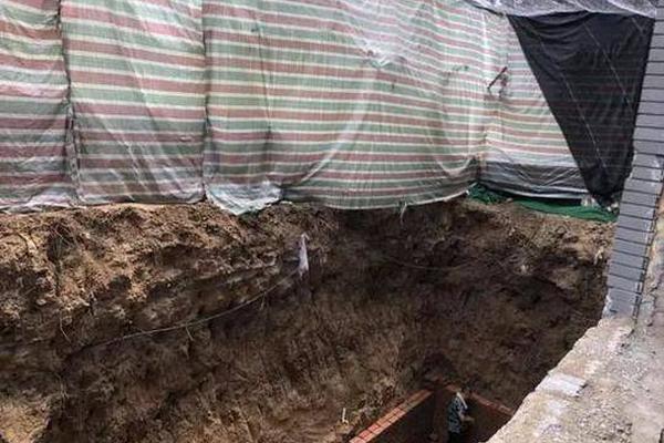 尝心蜜迈开腿尝尝你的草莓 示例图 - 说明文字