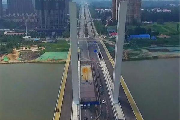 8x8x多重含义数学科技文化中应用 示例图 - 说明文字