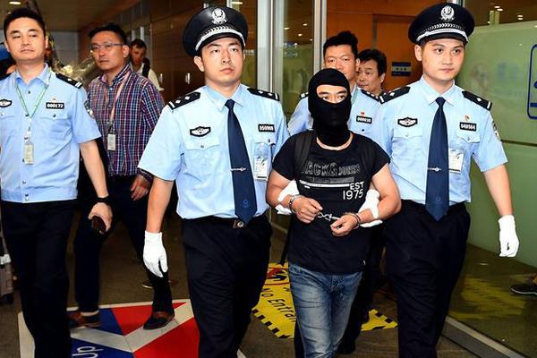 尝心蜜迈开腿尝尝你的草莓 示例图 - 说明文字