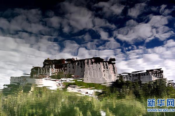 惊人色骚妇公共场合大胆视频曝光 示例图 - 说明文字