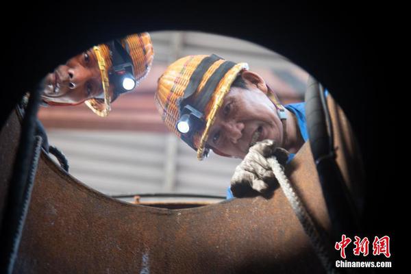 在城市乡村间 gary农民工的奋斗故事 示例图 - 说明文字