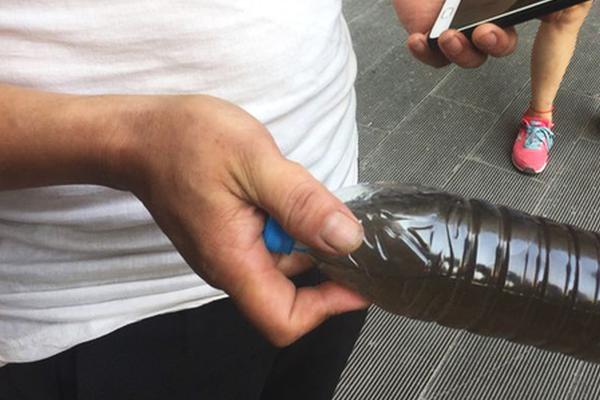 在城市乡村间 gary农民工的奋斗故事 示例图 - 说明文字