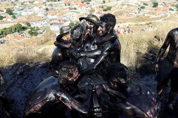 在城市乡村间 gary农民工的奋斗故事 示例图 - 说明文字