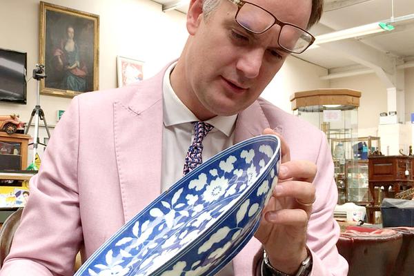 在城市乡村间 gary农民工的奋斗故事 示例图 - 说明文字