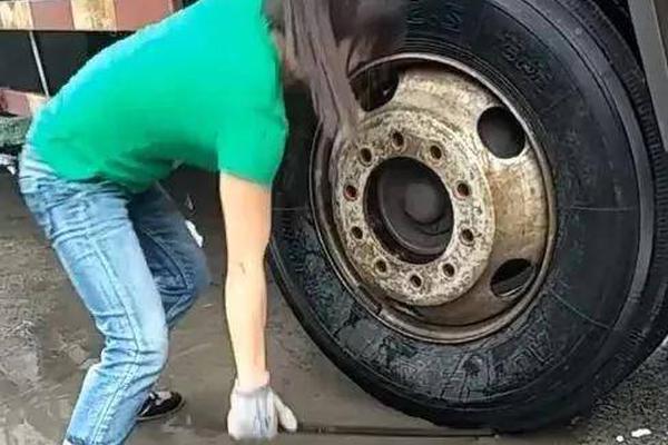 8x8x多重含义数学科技文化中应用 示例图 - 说明文字