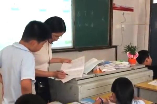 女警花闺房处女学习新技能准备晋升 示例图 - 说明文字