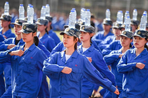 8x8x多重含义数学科技文化中应用 示例图 - 说明文字